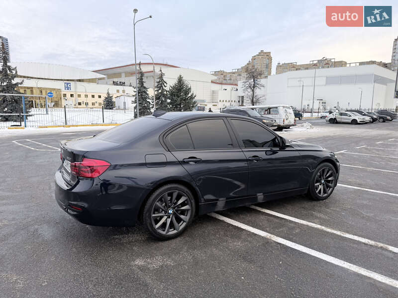 Седан BMW 3 Series 2017 в Києві