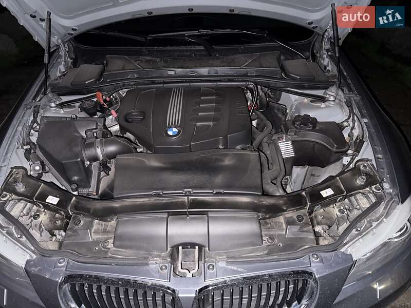 Седан BMW 3 Series 2011 в Чернівцях