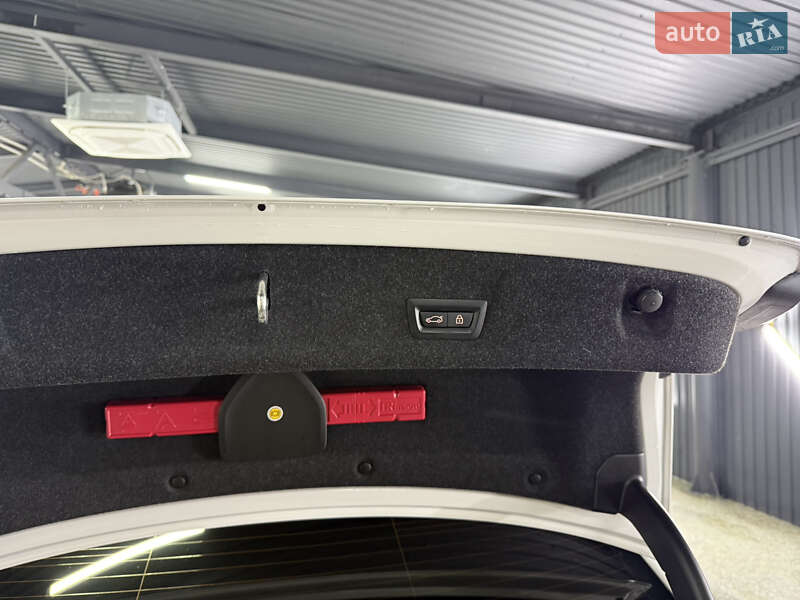 Седан BMW 3 Series 2022 в Кривом Роге