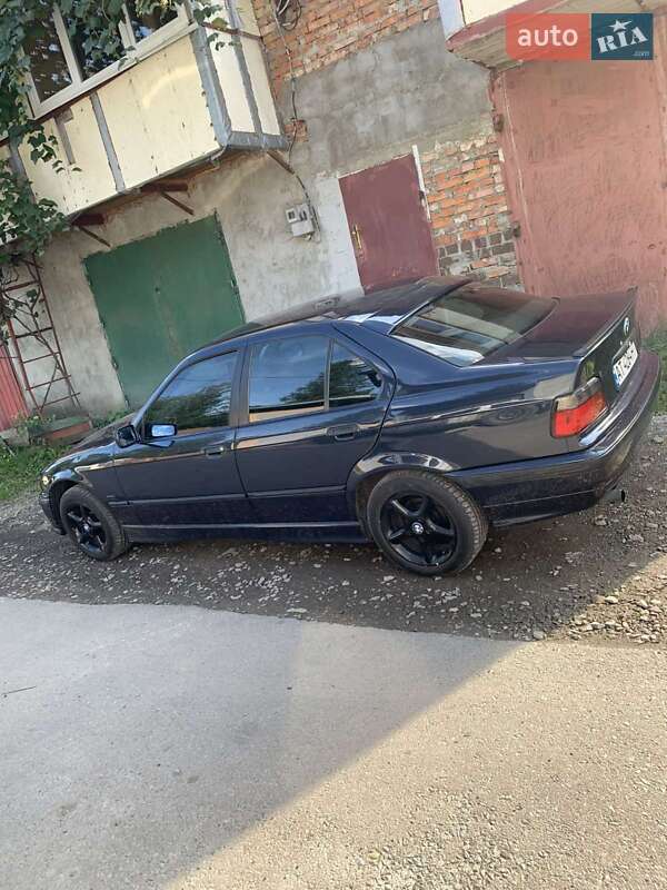 Седан BMW 3 Series 1993 в Сколе