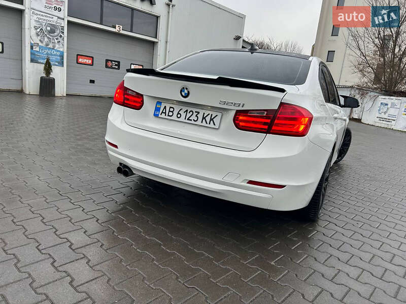 Седан BMW 3 Series 2012 в Виннице