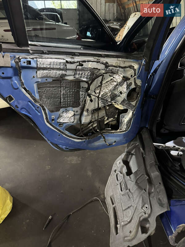 Седан BMW 3 Series 1999 в Буче