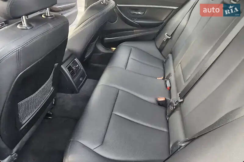 Седан BMW 3 Series 2016 в Києві