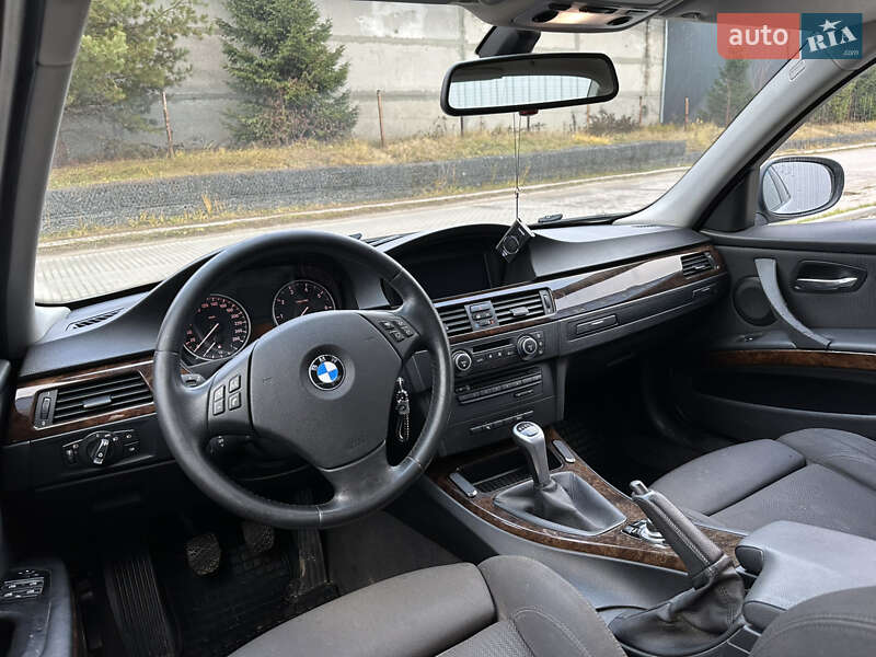 Седан BMW 3 Series 2009 в Яворове