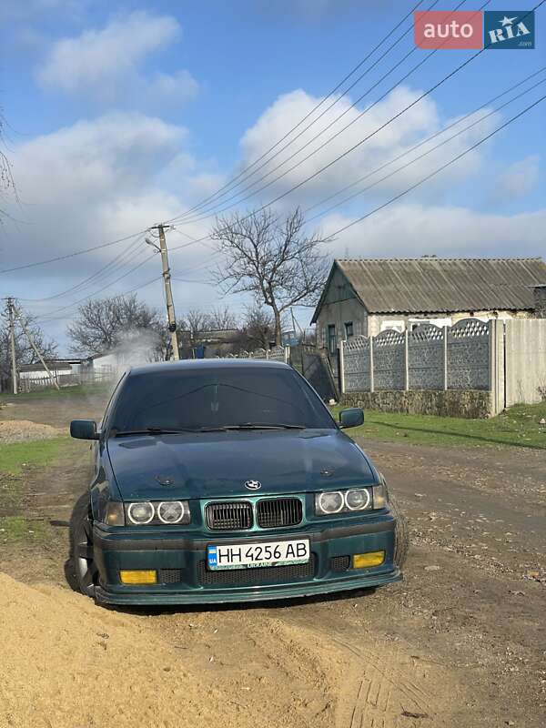 Седан BMW 3 Series 1992 в Одессе