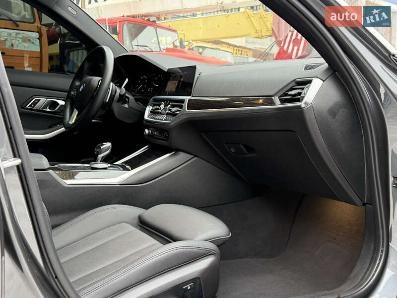 Седан BMW 3 Series 2021 в Киеве