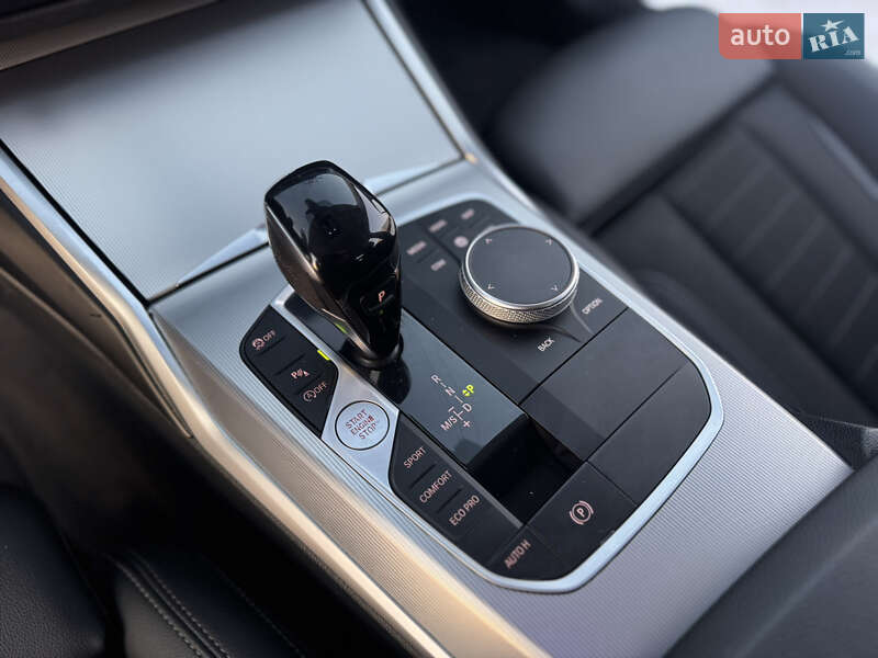 Седан BMW 3 Series 2022 в Киеве