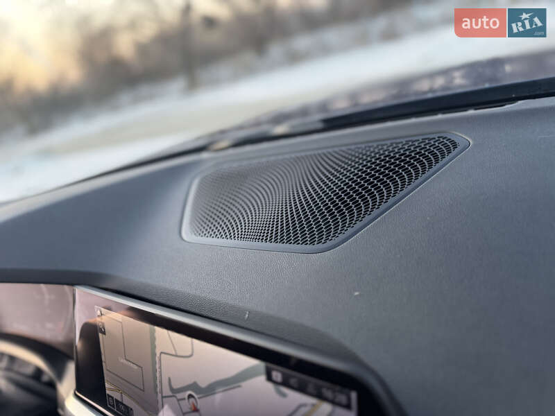 Седан BMW 3 Series 2022 в Киеве