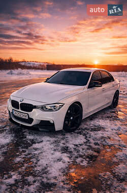 Седан BMW 3 Series 2015 в Умані