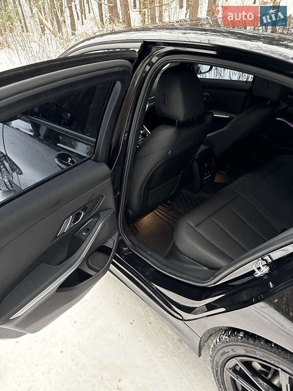 Седан BMW 3 Series 2019 в Ровно
