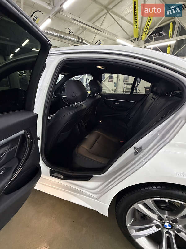 Седан BMW 3 Series 2016 в Киеве