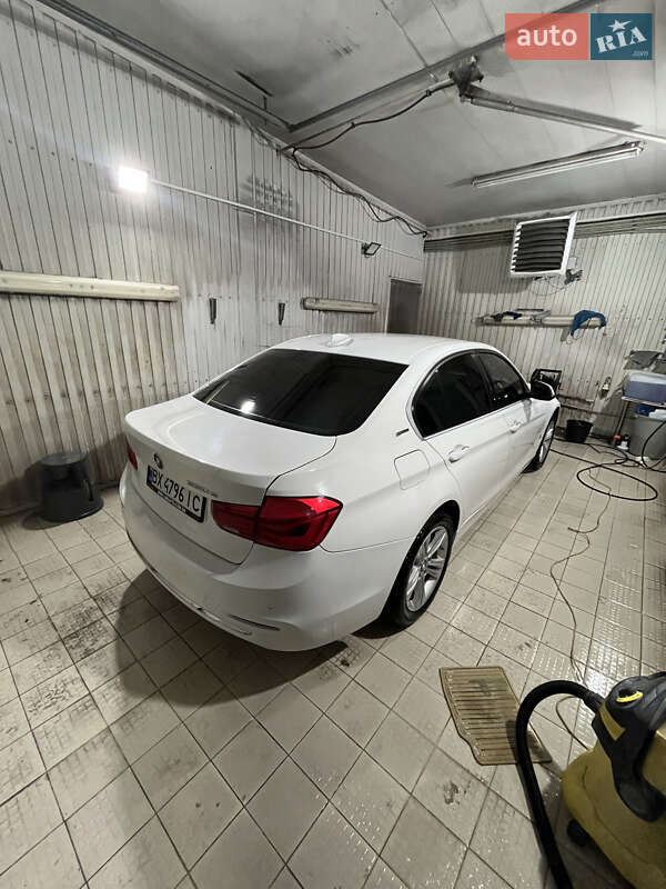 Седан BMW 3 Series 2017 в Киеве