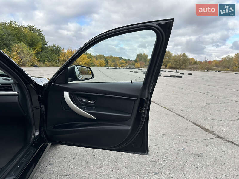 Седан BMW 3 Series 2015 в Киеве
