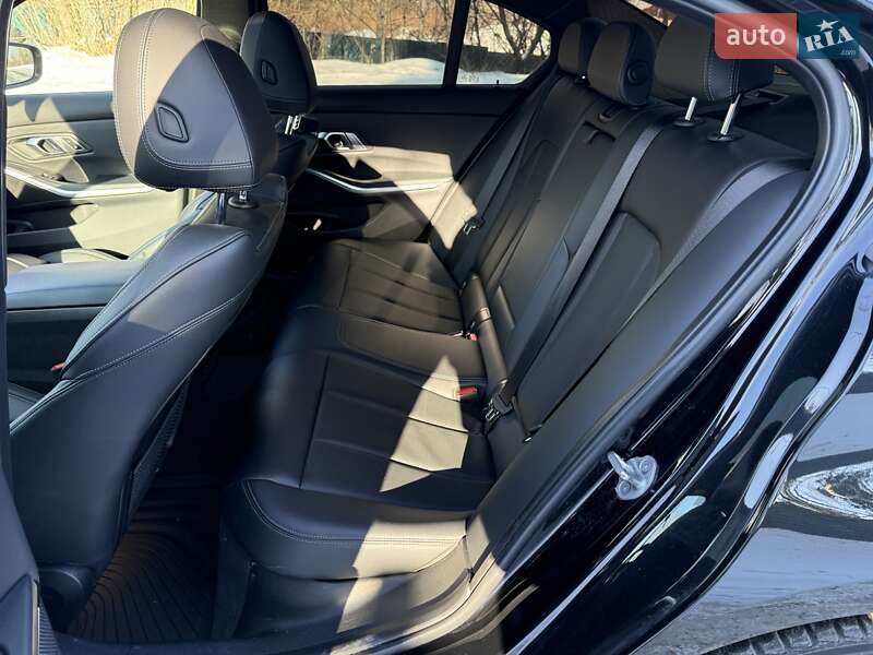 Седан BMW 3 Series 2022 в Киеве