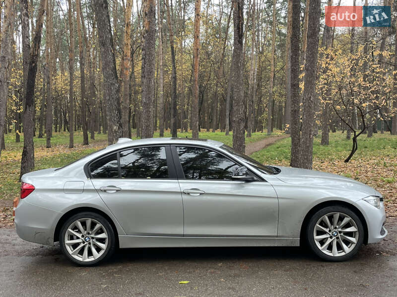 Седан BMW 3 Series 2016 в Киеве