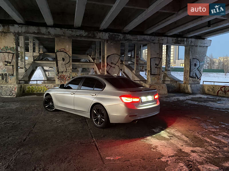 Седан BMW 3 Series 2016 в Киеве