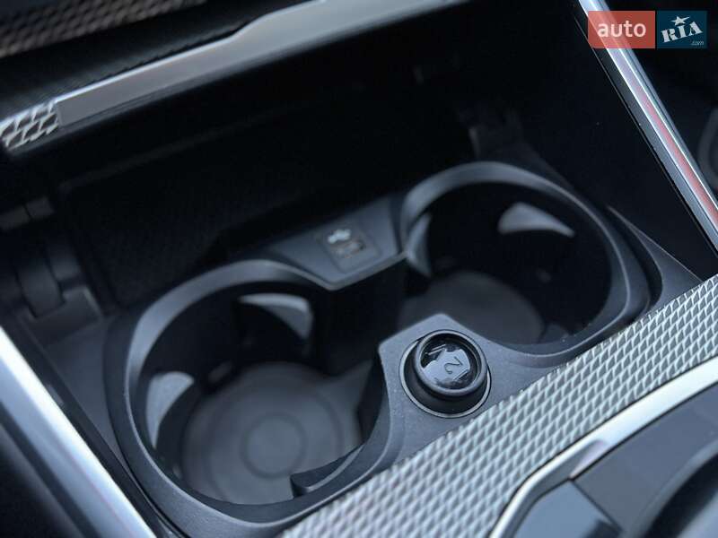 Седан BMW 3 Series 2021 в Киеве