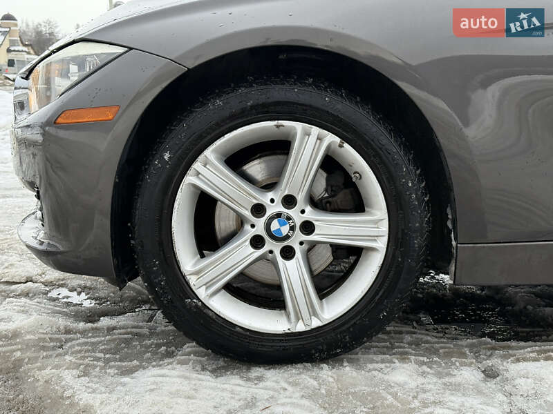 Седан BMW 3 Series 2015 в Львове