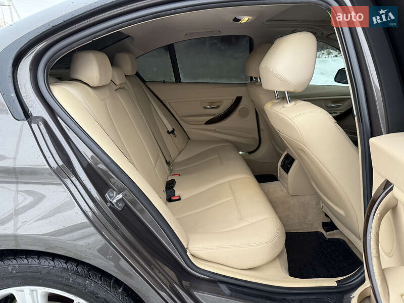 Седан BMW 3 Series 2015 в Львове