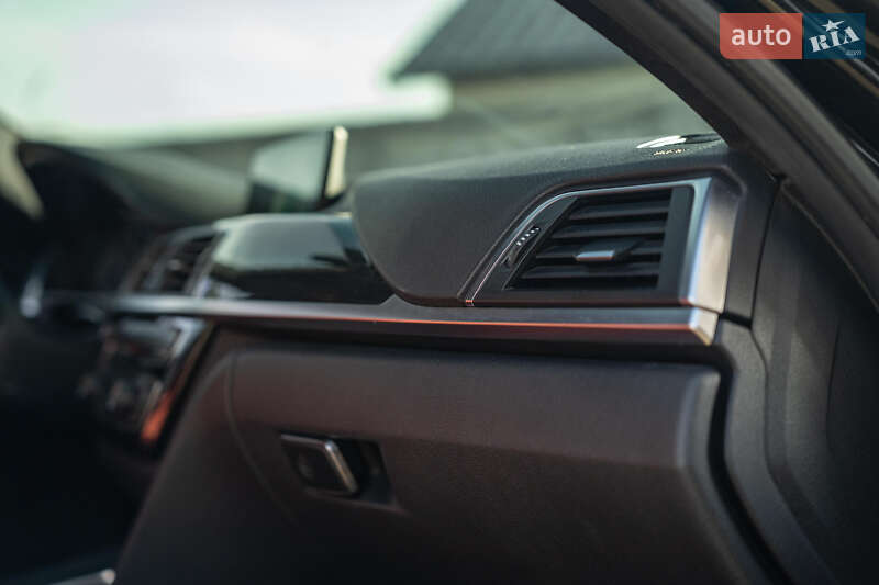 Седан BMW 3 Series 2017 в Черновцах