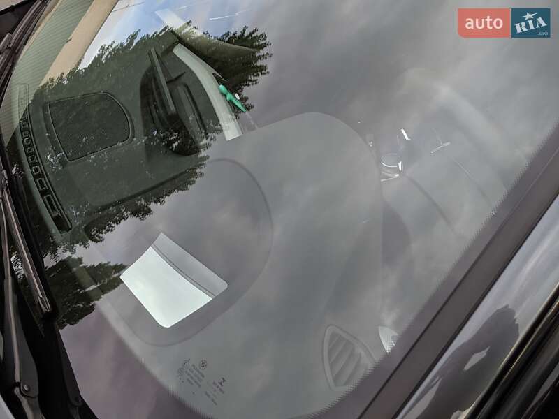 Седан BMW 3 Series 2017 в Киеве