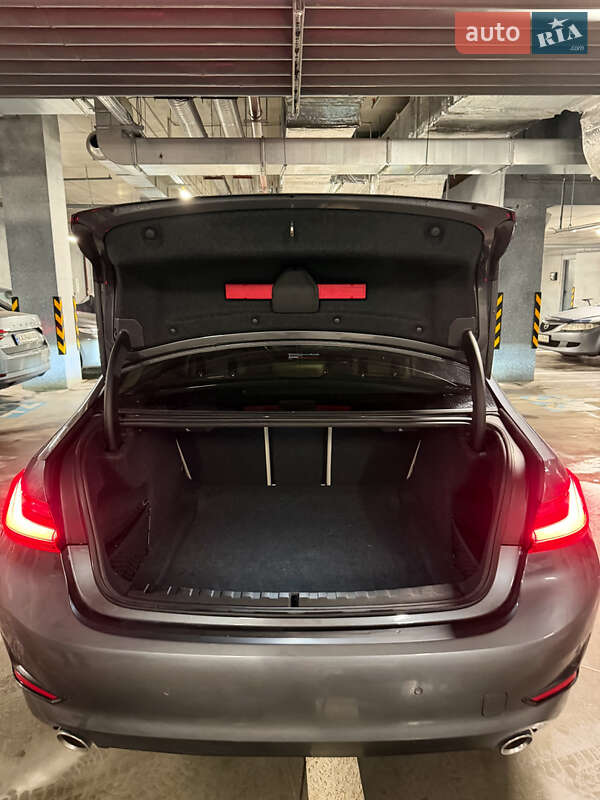 Седан BMW 3 Series 2019 в Киеве