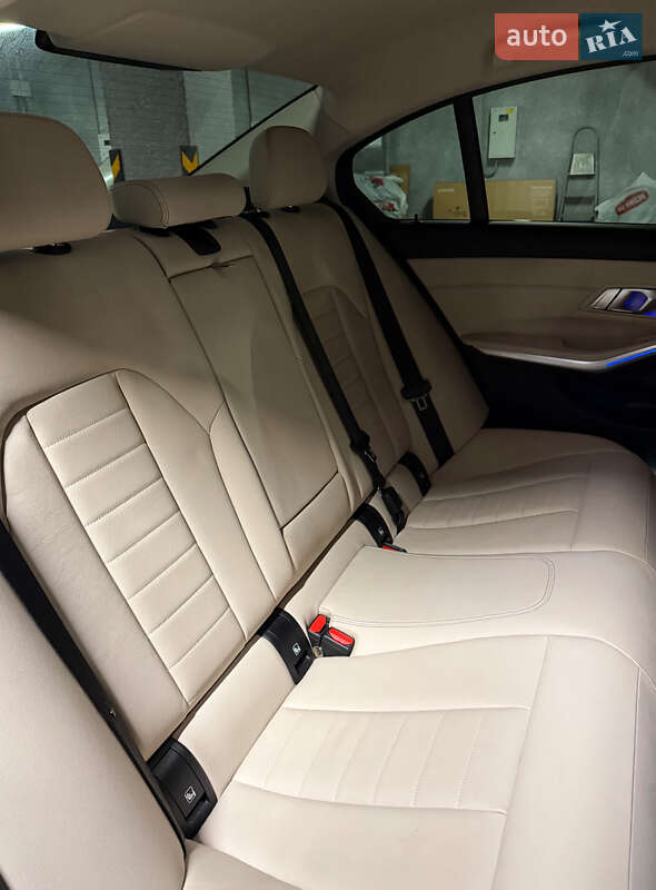 Седан BMW 3 Series 2019 в Киеве