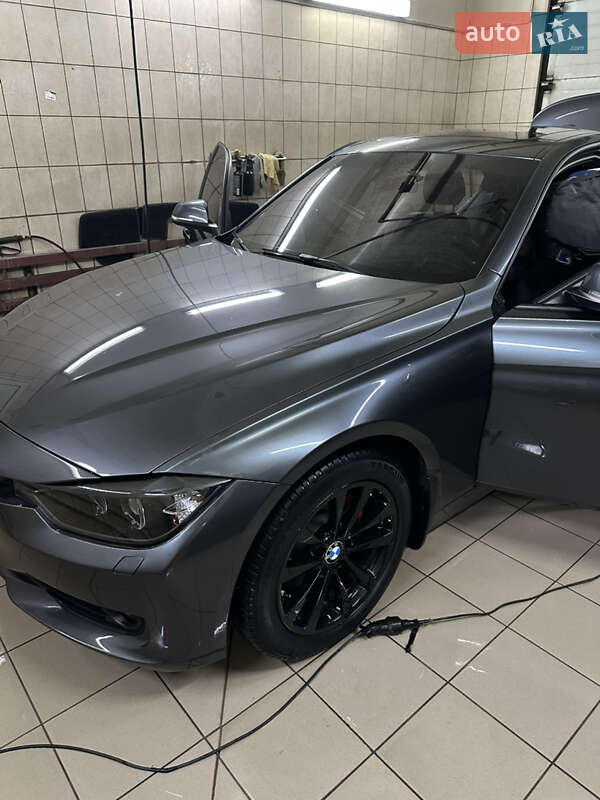 Седан BMW 3 Series 2013 в Павлограде