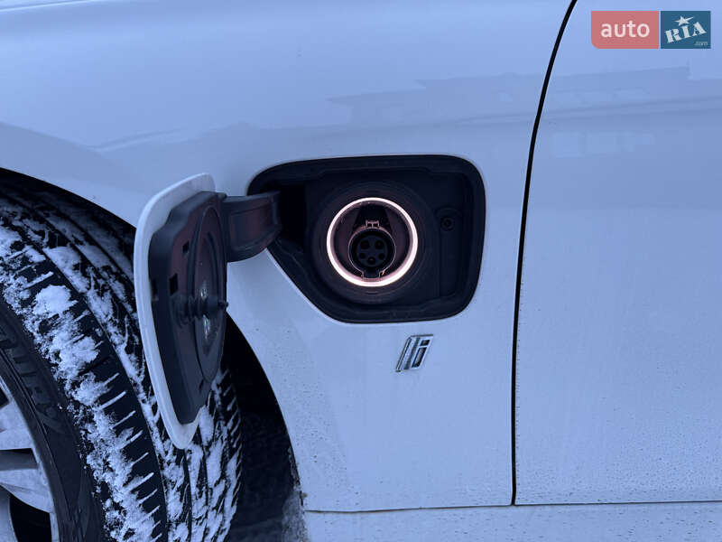 Седан BMW 3 Series 2017 в Львове