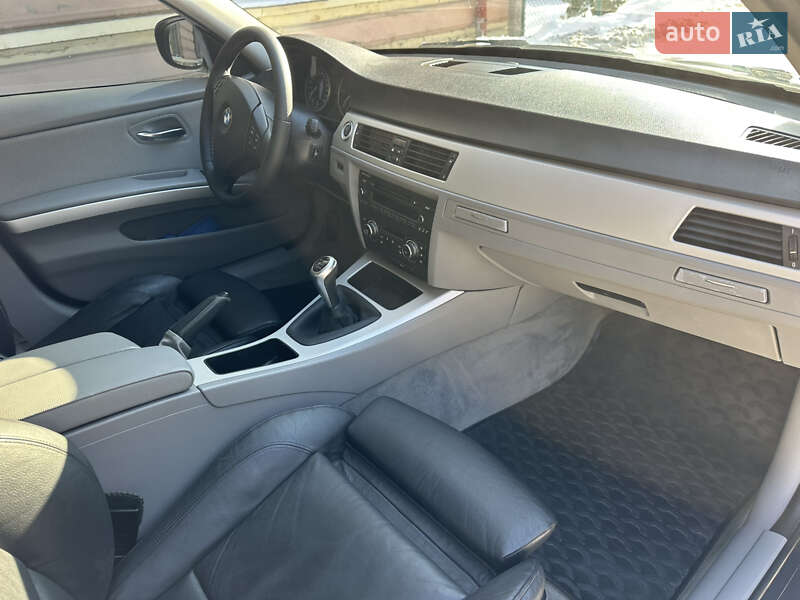 Седан BMW 3 Series 2010 в Черновцах