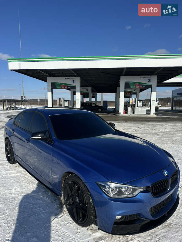 Седан BMW 3 Series 2016 в Киеве