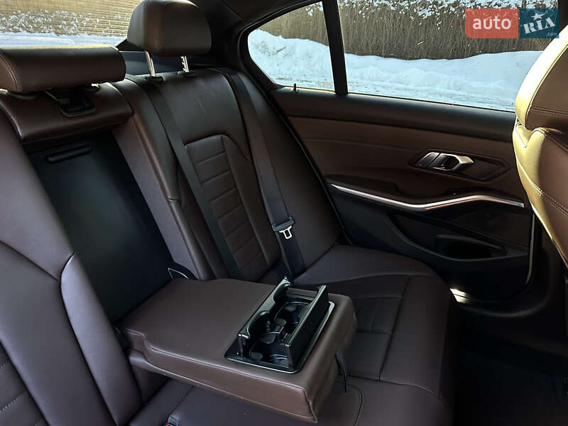 Седан BMW 3 Series 2022 в Киеве