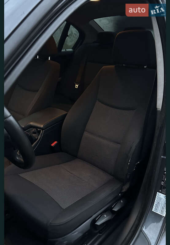 Седан BMW 3 Series 2005 в Пустомытах