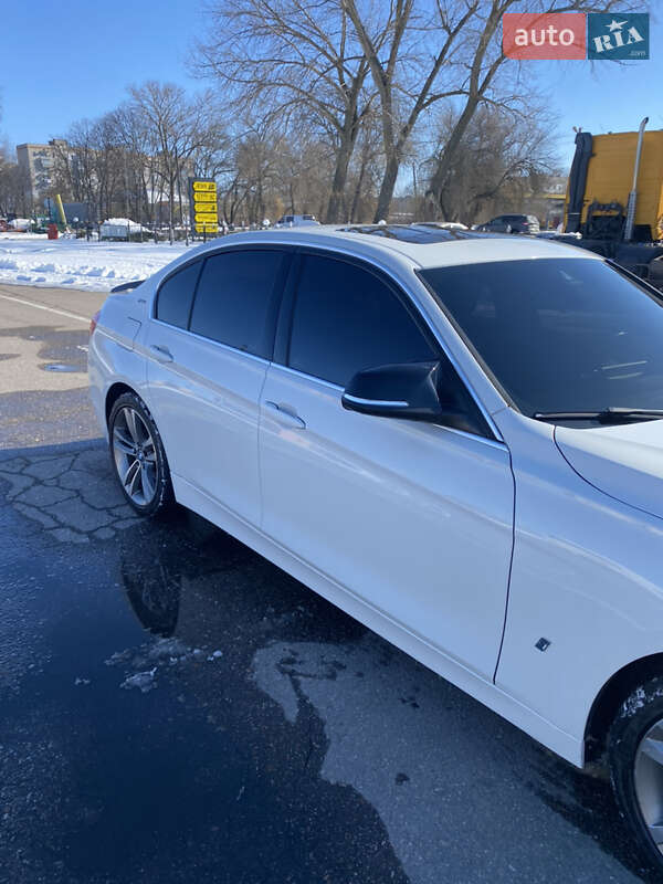 Седан BMW 3 Series 2017 в Первомайську