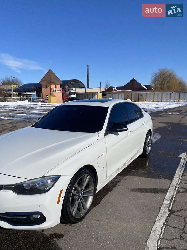 Седан BMW 3 Series 2017 в Первомайську