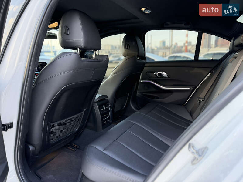 Седан BMW 3 Series 2019 в Киеве