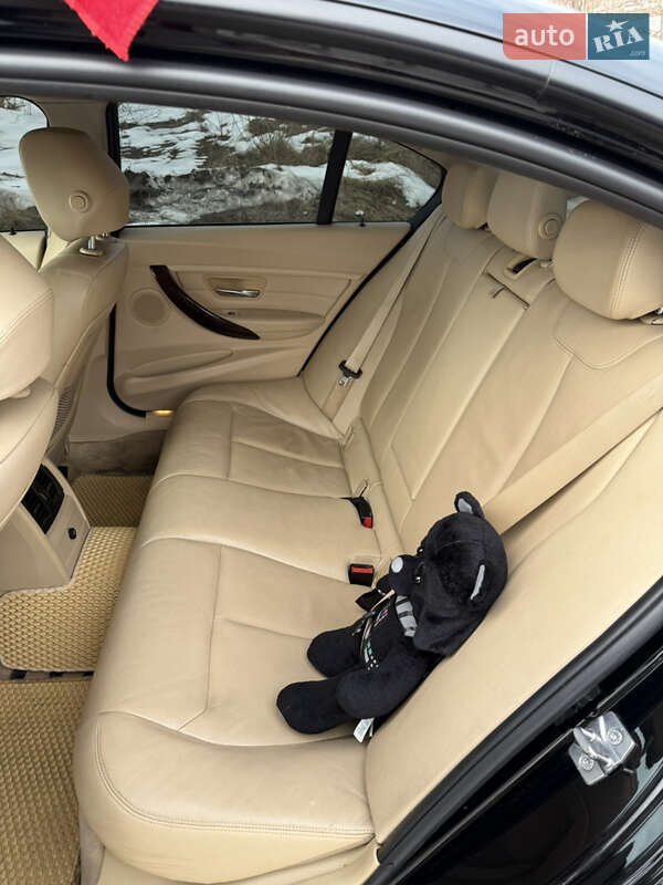 Седан BMW 3 Series 2013 в Львове