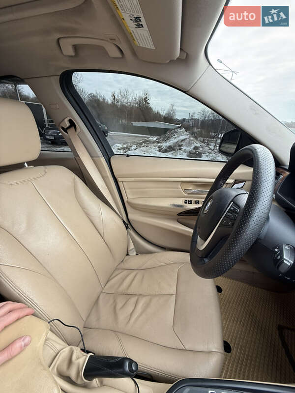 Седан BMW 3 Series 2013 в Львове