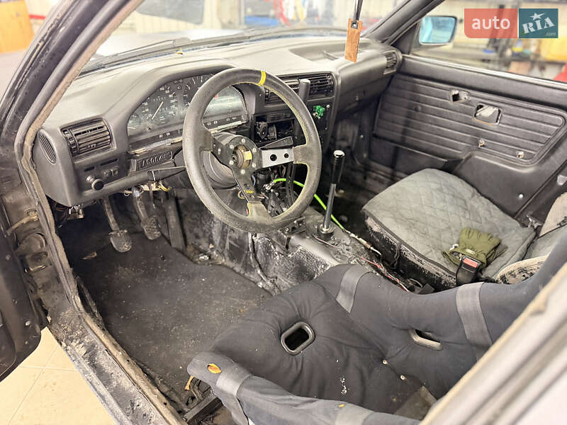 Седан BMW 3 Series 1985 в Киеве