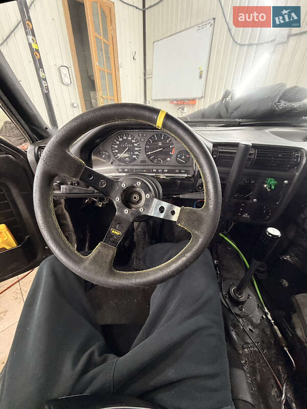 Седан BMW 3 Series 1985 в Киеве