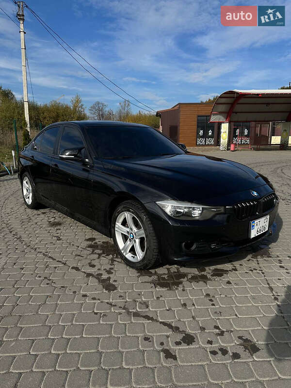 Седан BMW 3 Series 2013 в Надворной