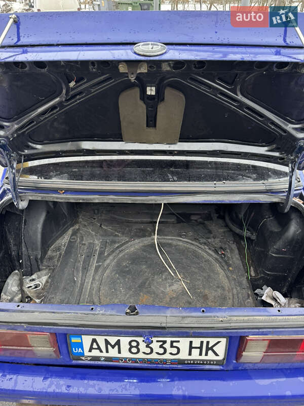 Седан BMW 3 Series 1986 в Киеве