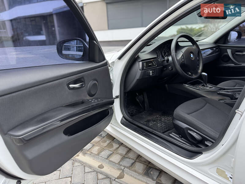 Седан BMW 3 Series 2011 в Одессе