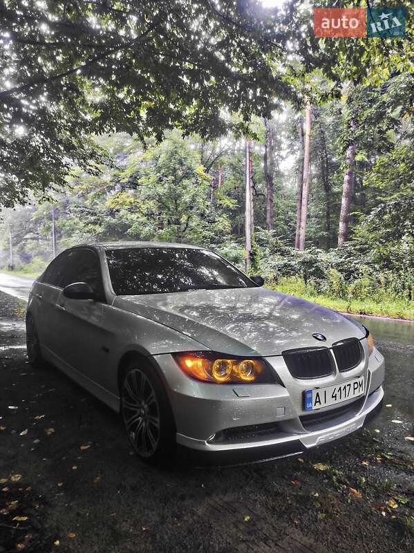 Седан BMW 3 Series 2005 в Дымере