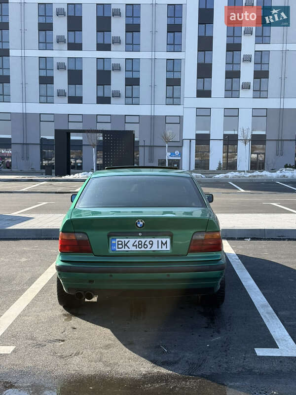 Седан BMW 3 Series 1994 в Ровно