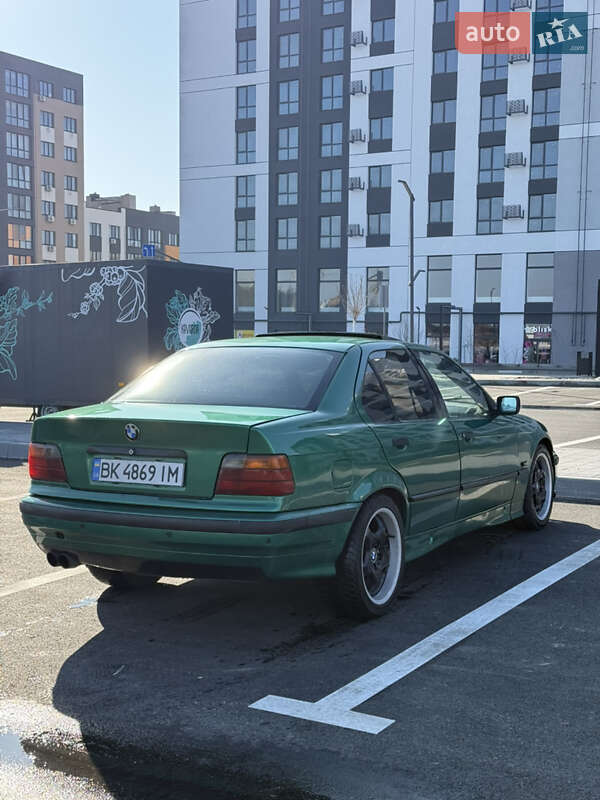 Седан BMW 3 Series 1994 в Ровно