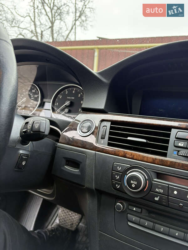 Седан BMW 3 Series 2009 в Одессе