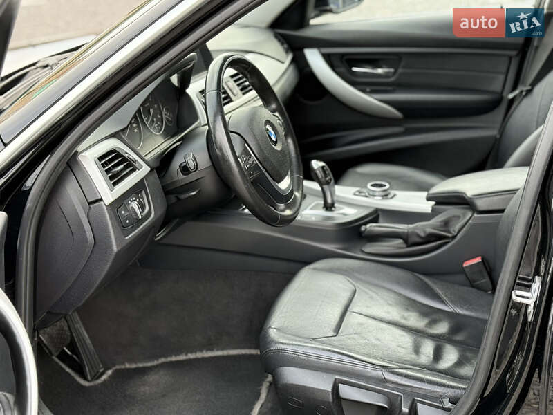 Седан BMW 3 Series 2013 в Черновцах