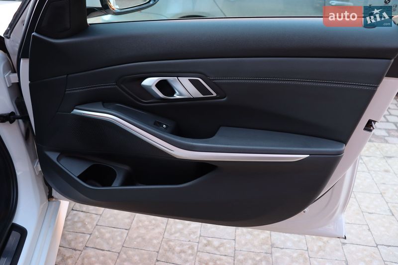 Седан BMW 3 Series 2022 в Львове