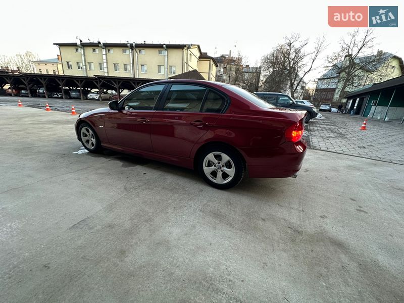 Седан BMW 3 Series 2010 в Черновцах